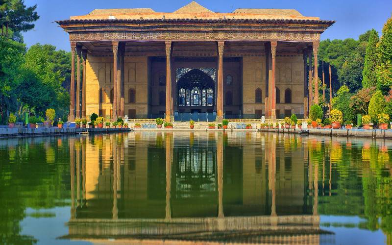 كاخ چهل ستون[قصر ذات اربعین أعمدة ] في اصفهان